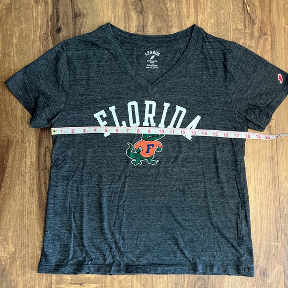 League University of Florida Short Sleeve V-Neck T-Shirt, Size M, Gray - Picture 4 of 5